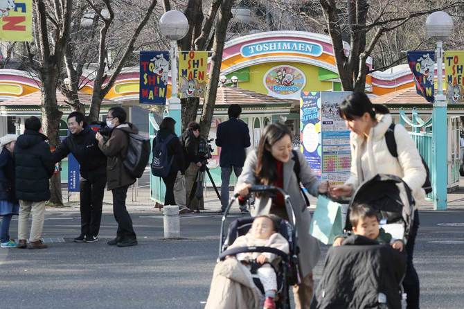 としまえんに来園するお客たち