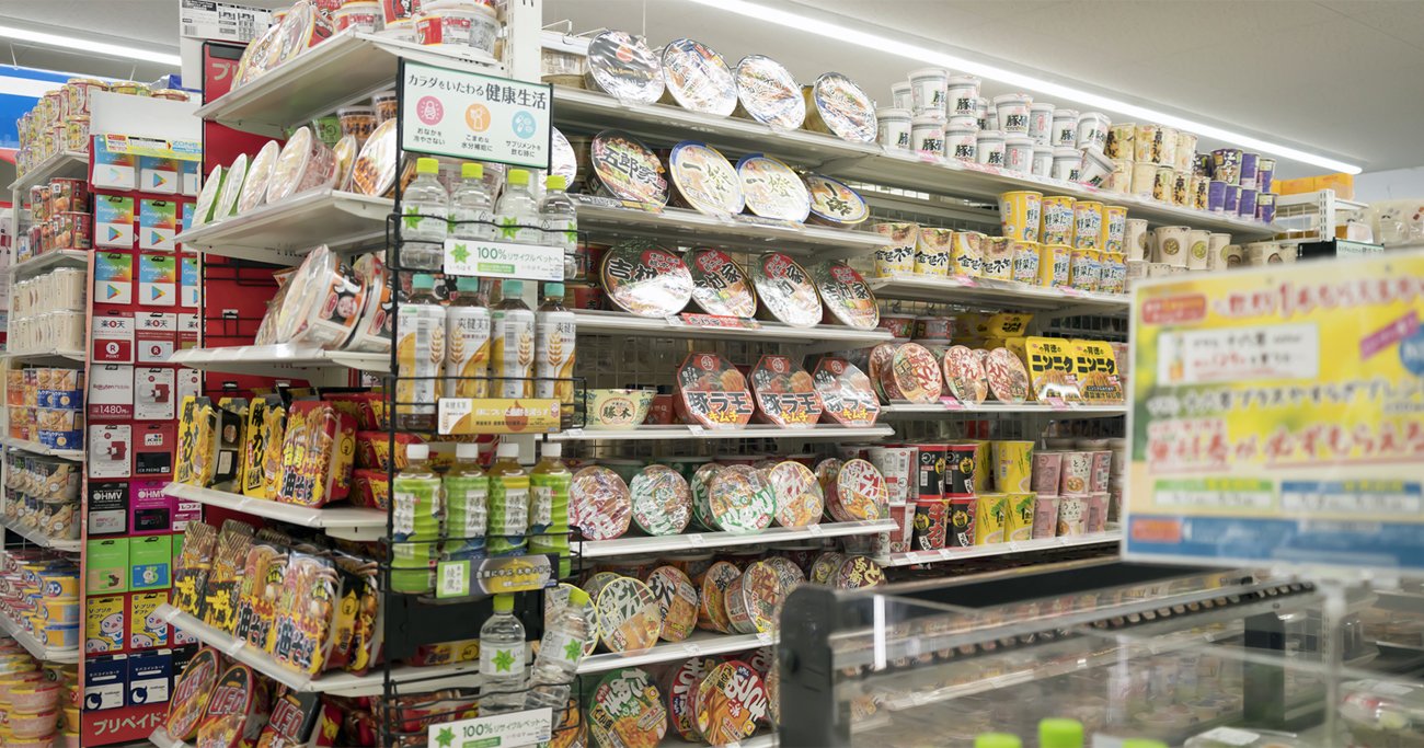 「お金のたまらないアラサー」がコンビニで無意識に繰り返しているNG習慣とは？