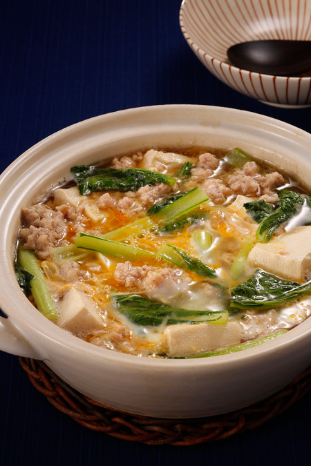 今晩の小鍋レシピ!鶏ひき肉のかき玉鍋!<br />小鍋は帰宅時間バラバラの家族にも超便利!