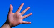 世界初の脳内科医は、なぜマイノリティの「左利き本」を書いたのか