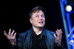 ツイッターCEO、スパム対策主張　マスク氏はうんちの絵文字で返信