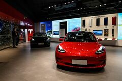 テスラ、最高益の更新途絶える　上海の工場閉鎖響く