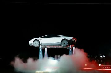 テスラ「空飛ぶロードスター」が意味する自動車市場の行方