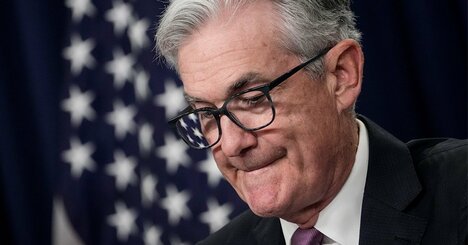 パウエル氏のタカ派急旋回、手本はボルカー氏