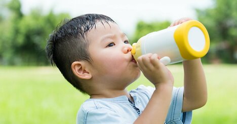 【小児科医が教える】喉が渇いていなくても「子どもは水分補給」が必要！ その理由とは？