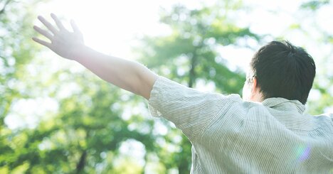 「上を向いて歩く」と健康になる!?医師が教える「面白い人体」の話