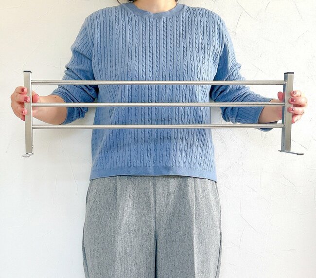 シンクの奥に置けちゃった！ニトリの「浮かせるキッチン収納」が画期的すぎる…！水筒やまな板もスッキリ片付きます！