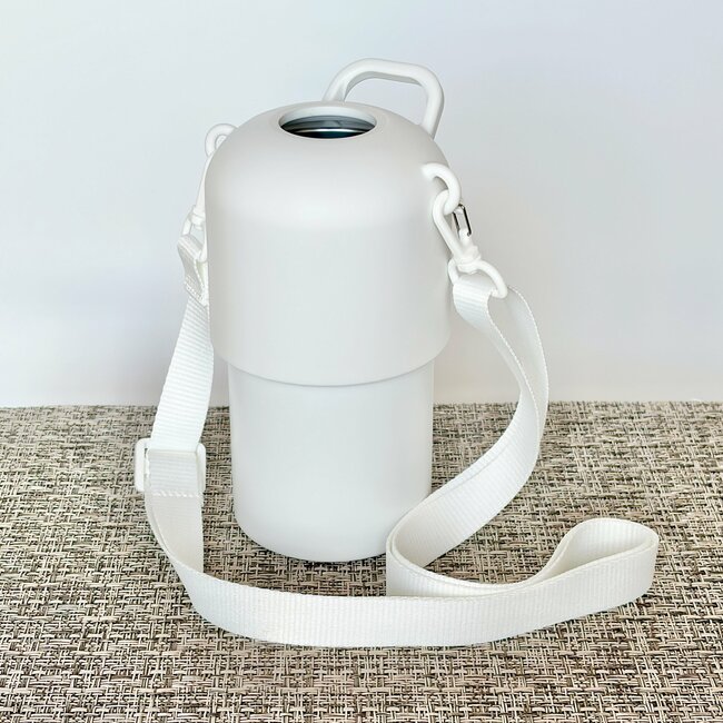 8時間経っても飲み物が冷たい…!ニトリの“手ぶらで持てるペットボトルホルダー”が優秀すぎる!「1日中冷たいまま飲むことができました」「長時間ひんやり続くのでいい!」