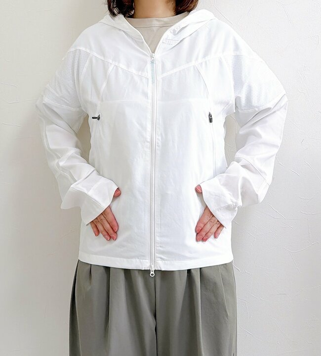 「着てた方が涼しい」「上半身だけ木陰にいるよう」ワークマンの“暑さ対策パーカー”涼しくなる工夫がいっぱいで感動！「驚くほど軽い」