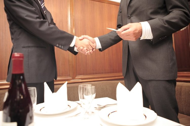 超一流の営業マンが、お客様との「会食」で密かにやっていることとは？