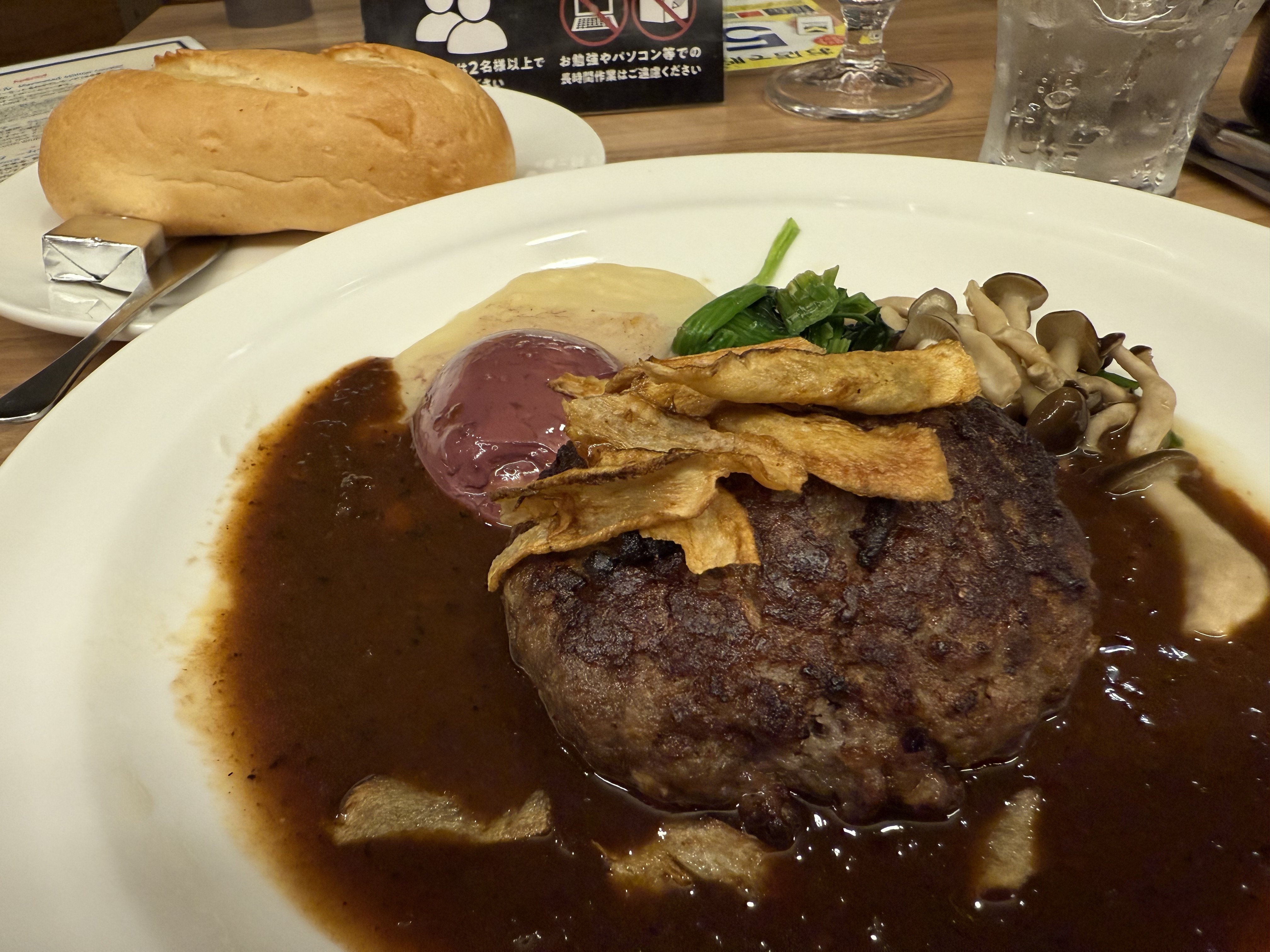 そりゃ話題にもなるわ…ガストの「神コスパ」フレンチ、味も接客もすべてが「やり過ぎ」だった！