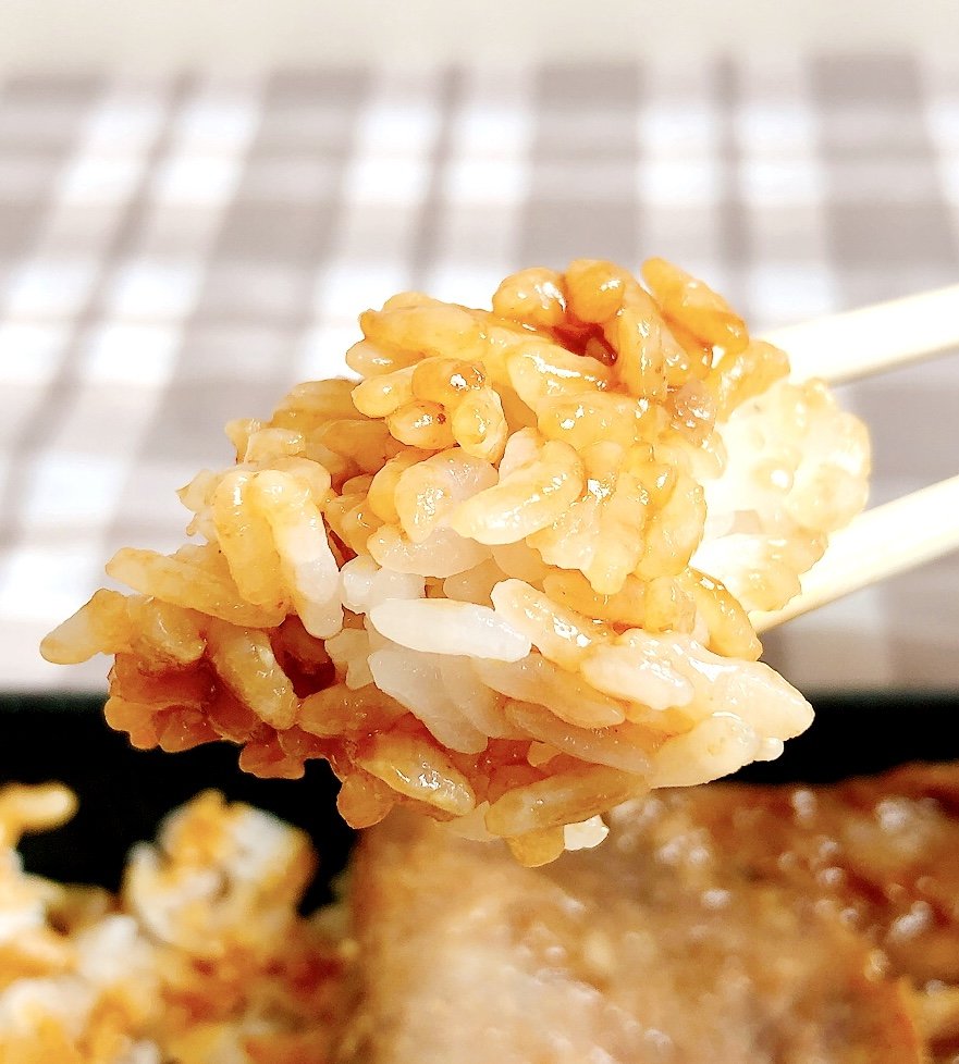 いくらなんでもデカすぎだよ…！ほっともっとの“わんぱく弁当”フタを開けてびっくりした！