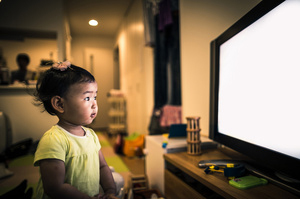 テレビを見せると子どもの学力は下がるのか
