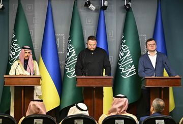 サウジ皇太子の全方位外交　狙いは
