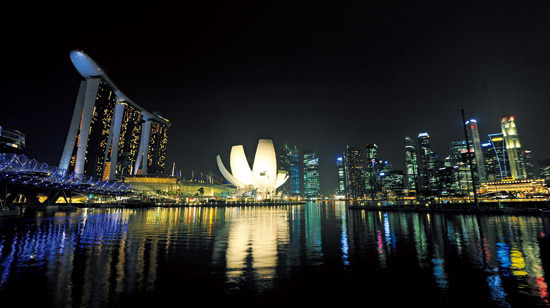 【シンガポール】マリーナ・ベイ<br />想像を超えた巨大リゾートで<br />エキサイティングな休日を過ごす