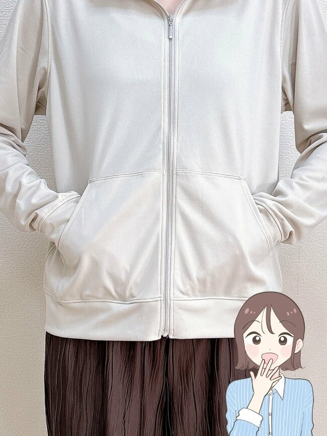 「毎日着用してます」「色違いも欲しい」無印良品の“UV対策パーカー”手の甲や首元まで守ってくれて天才すぎる!「くしゃくしゃにしてもシワにならない」