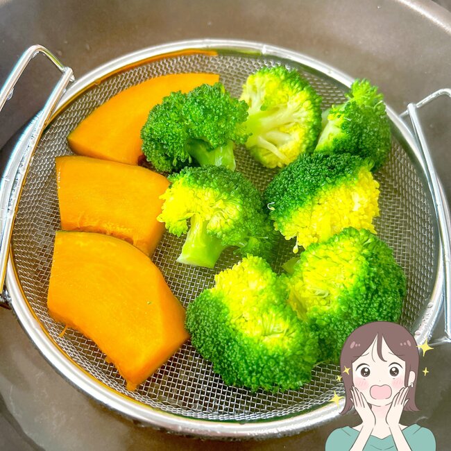 「レンチンよりはるかに美味しい」カインズの“天才キッチングッズ”蒸し料理がめっちゃラクに作れる!「使い勝手が最高」「手入れが簡単」