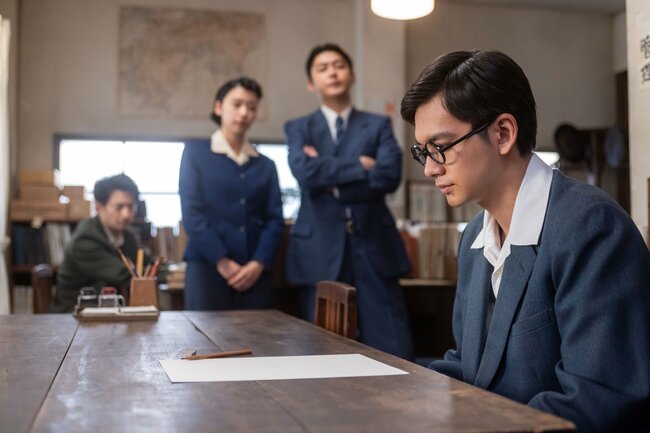 「おめめがかわいい」って笑ってた朝なのに…嵩の安否でのぶが固まった【あんぱん第83回】
