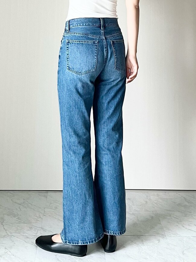 「とにかく着痩せする」「色違いで3本購入」ユニクロの“1990円ジーンズ”はくだけで脚長に見えて嬉しい！「出会えてよかった神商品」