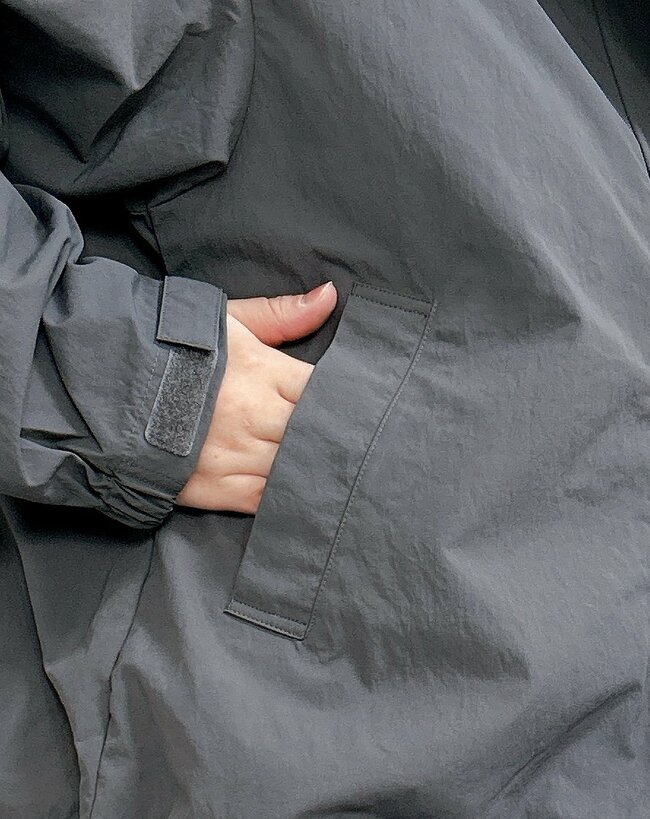 無印良品で“理想すぎる春アウター”見つけた…！UVカット付きで、ふんわり丸みのあるシルエットが可愛い！「スタイル良く見えます」「旅行にピッタリ」