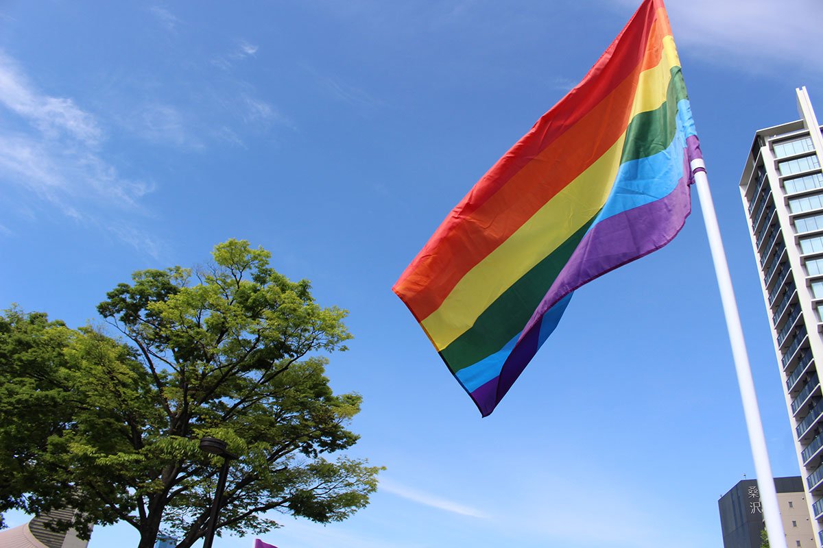 LGBT(セクシュアル・マイノリティ)の当事者は職場でカミングアウトをするべきか?
