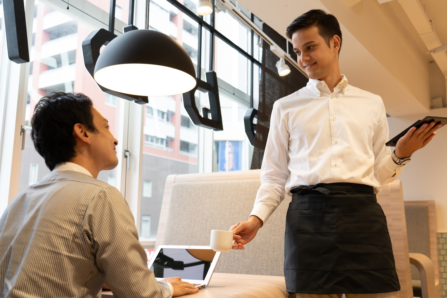 pleaseを使わずに、「コーヒーを1つください」と言えますか？