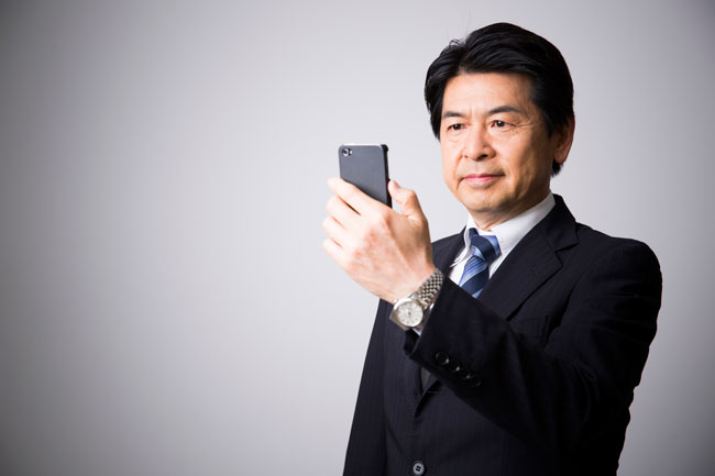 画像加工アプリにハマる中年男性が増加中?