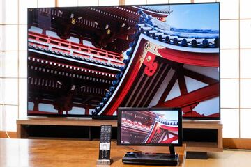 こりゃ危険、77型で100万円ごえの「有機ELテレビ」を自宅の和室6畳間に置いてみたら……