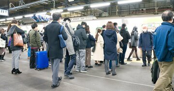 「あの～…」駅のホームで“割り込みおじさん”を撃退した、男子高校生の〈痛快なひと言〉