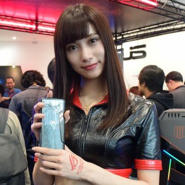 最強ゲーミングスマホ、ASUS「ROG Phone」国内導入! オプションも発売