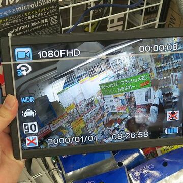 バッテリーで動く2K解像度の10.1型モバイル液晶が約1万2000円