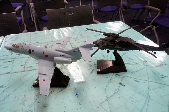 U125A(飛行機)とUH60J(ヘリコプター)の模型