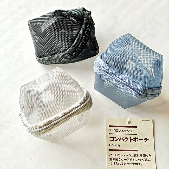 【無印良品】「イヤホンが迷子にならない」ポケット代わりになる“ミニポーチ”が天才すぎる！「3色買いました」「探す手間が省けてストレスフリー」《購入レビュー》