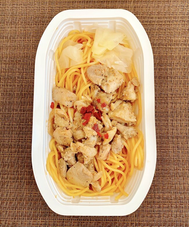 「コスパやばすぎ」「道民でマジでよかった」セイコーマートの“170円スパゲッティ”チキン盛り盛りでビビった!「中毒性がありすぎる」「週3回くらいは買いに行ってる」《実食レビュー》