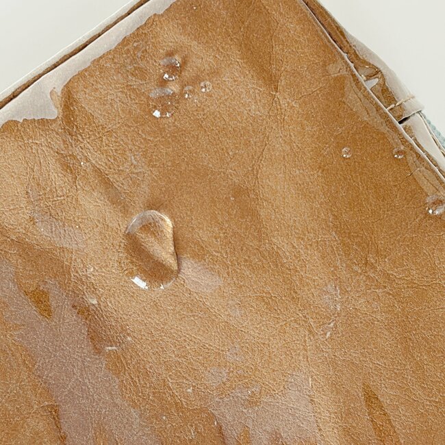 見つけた瞬間、迷わず購入！コメダ珈琲の“お店みたいなポーチ”かわいすぎて年中持ち歩きたい！「一目惚れで買った」「内側が店内柄」