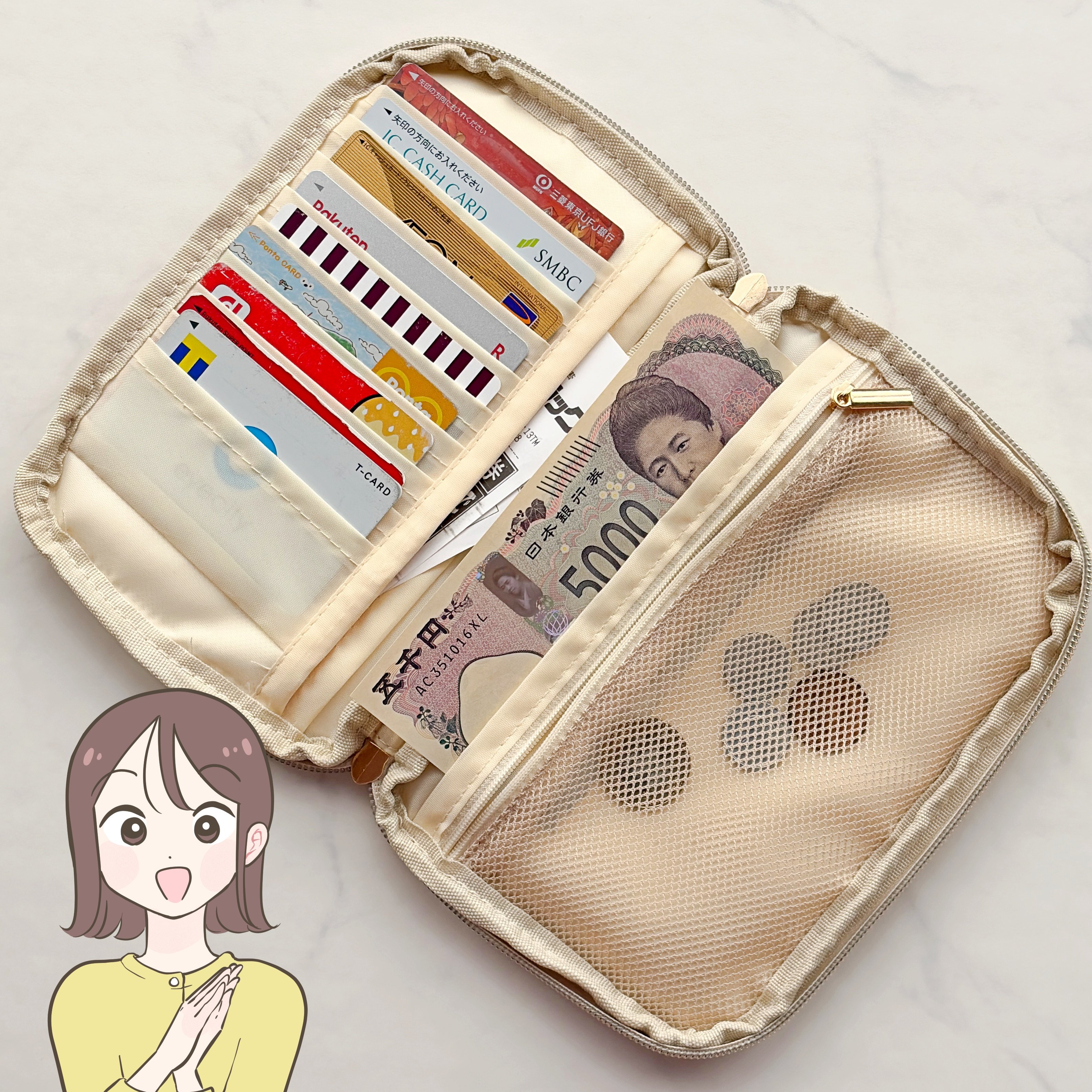 カードや診察券が50枚入った…！3COINSの“ガバッと開くケース”財布がわりにもなって優秀！「ポケットが多くて使いやすい」「100均のものとは比べ物にならない」