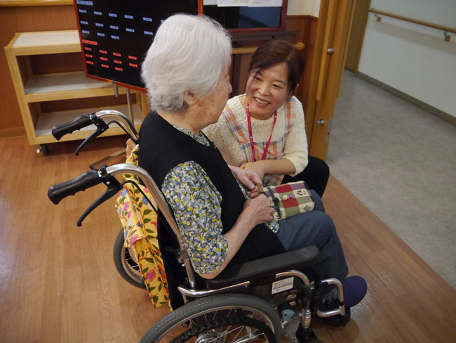 介護現場で働く張志笭さん