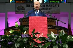 バイデン氏に撤退圧力強まる、民主有力議員も