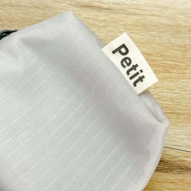 ミニ財布にちょうどいい…!セリアの「ミニチュアみたいなポーチ」ガバッと開いて取り出し楽ちんです!