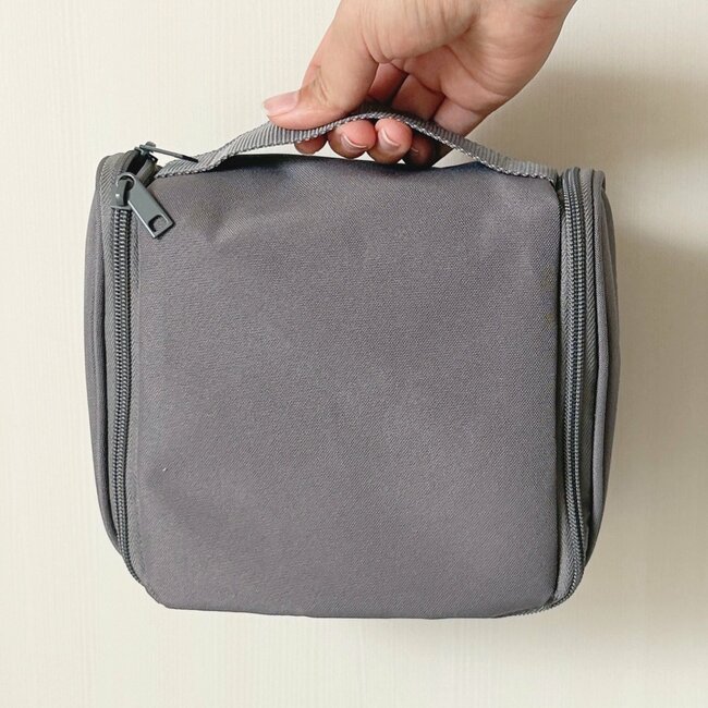 「一度使うと手放せない」「家族全員が愛用中」無印良品の“大容量ポーチ”スキンケアやコスメがたっぷり入って優秀！「旅行の必需品」