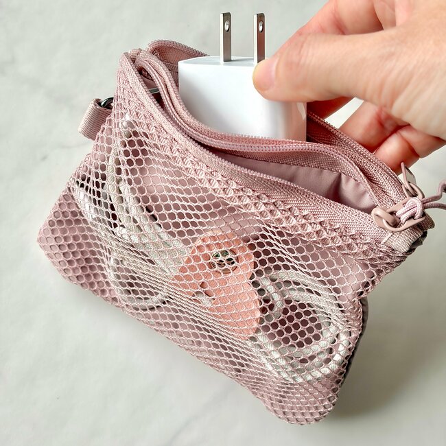 カード15枚が余裕で入った！無印良品の“ミニ財布になる収納ポーチ”が天才すぎる！「やっと購入できました！」「再入荷メールを見てすぐに購入」