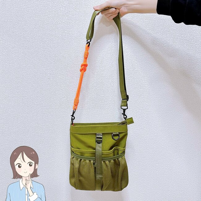 「たくさん物が入る」「一目惚れで購入」ニコアンドの“ポケットいっぱいミニバッグ”ペットボトルや長財布も入って優秀！「小さそうに見えてガッツリ入る」「なんの服にも合うし購入してよかった」《購入レビュー》