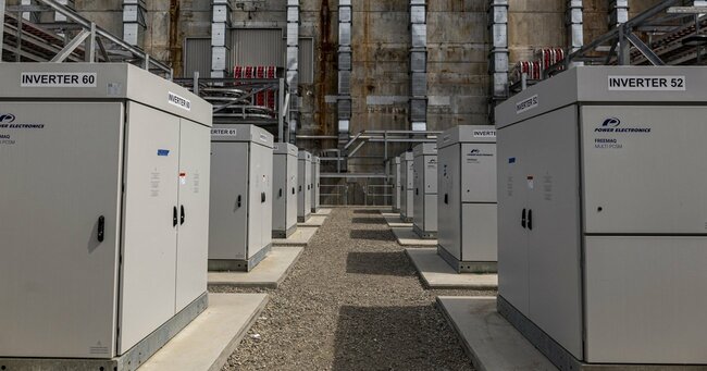 エネルギー投資家がAIブームに乗る方法、カリフォルニア州モスランディングにあるビストラの蓄電施設