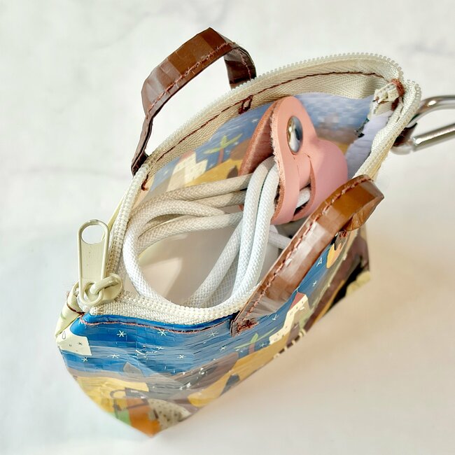 「やっと買えました」「出る度に売り切れ」カルディの“かわいすぎる小物入れ”ミニ財布にもちょうどいい！「手のひらサイズで可愛い」