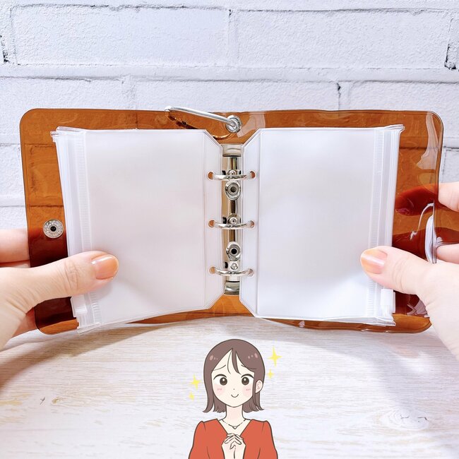 カードが35枚も入った！3COINSの“おしゃれ収納ケース”お財布代わりにもなって便利！「作った人は天才ですか？」「デザインもかわいい」《購入レビュー》