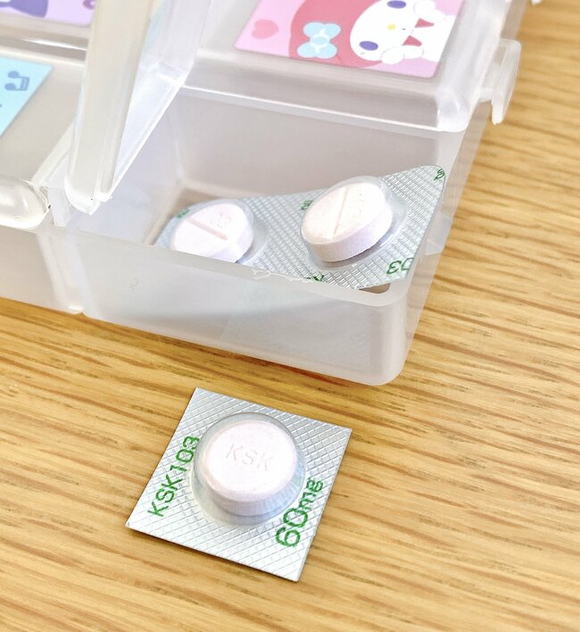 「お薬飲み忘れた…」を防止できる。ダイソー×サンリオの“ポケットたくさんケース”薬が60錠も入って便利！【購入レビュー】