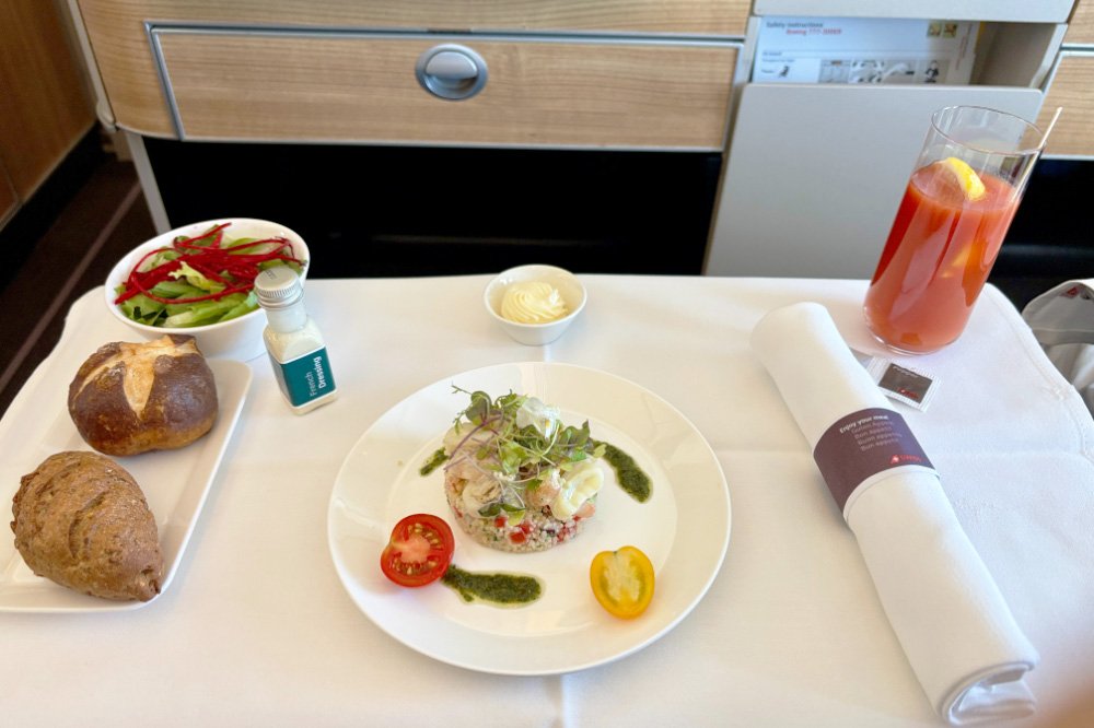 ビジネスクラスのシーフードカクテル