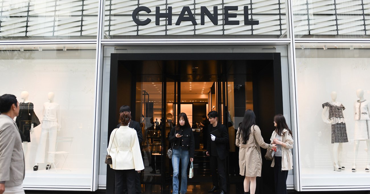 高級ブランド、値上げし過ぎのツケ回る