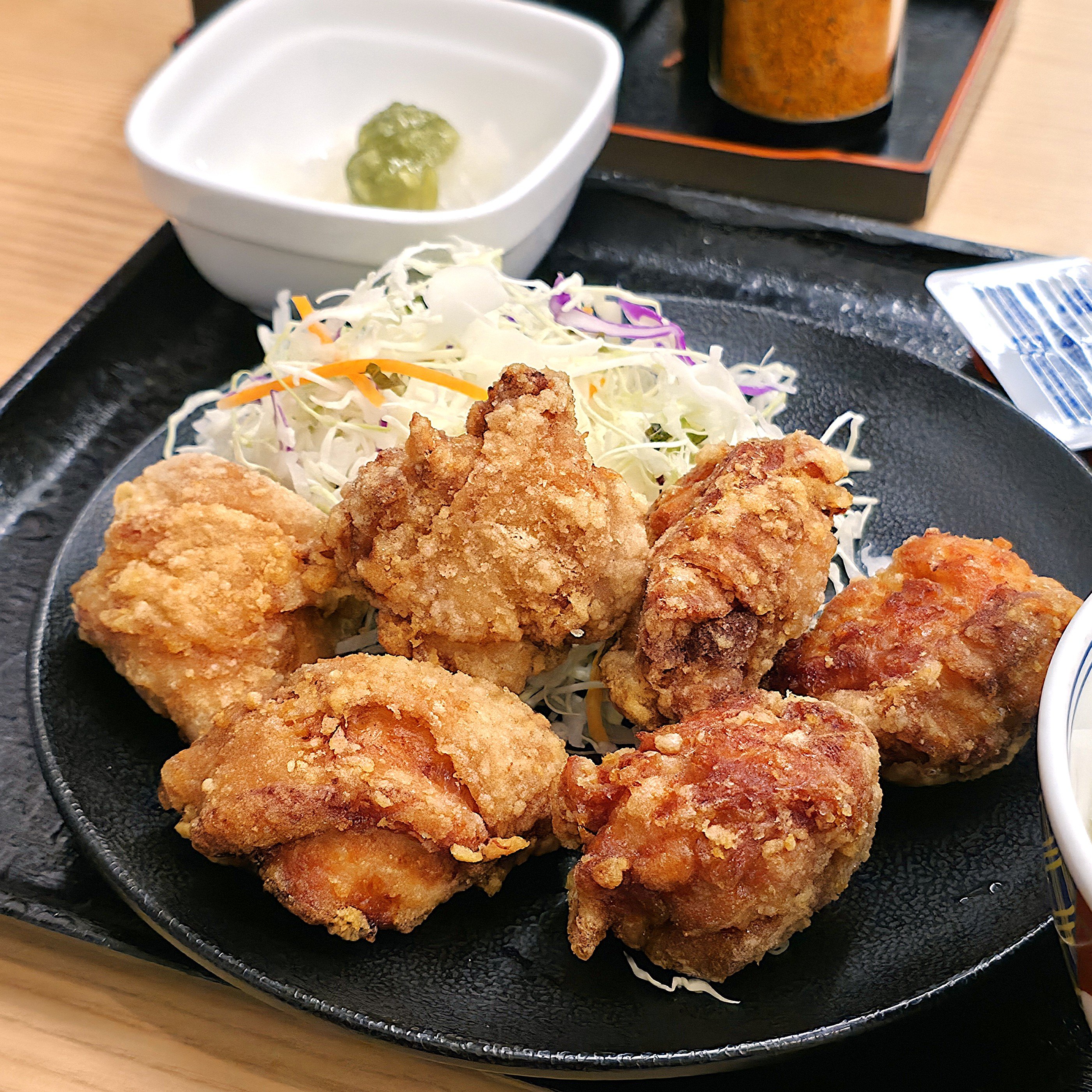 「吉野家で一番美味いのは唐揚げ」「デカいし、おいしい」吉野家の“から揚げ定食”食べ応えがスゴかった！「から揚げの吉野家でもいいぐらい」