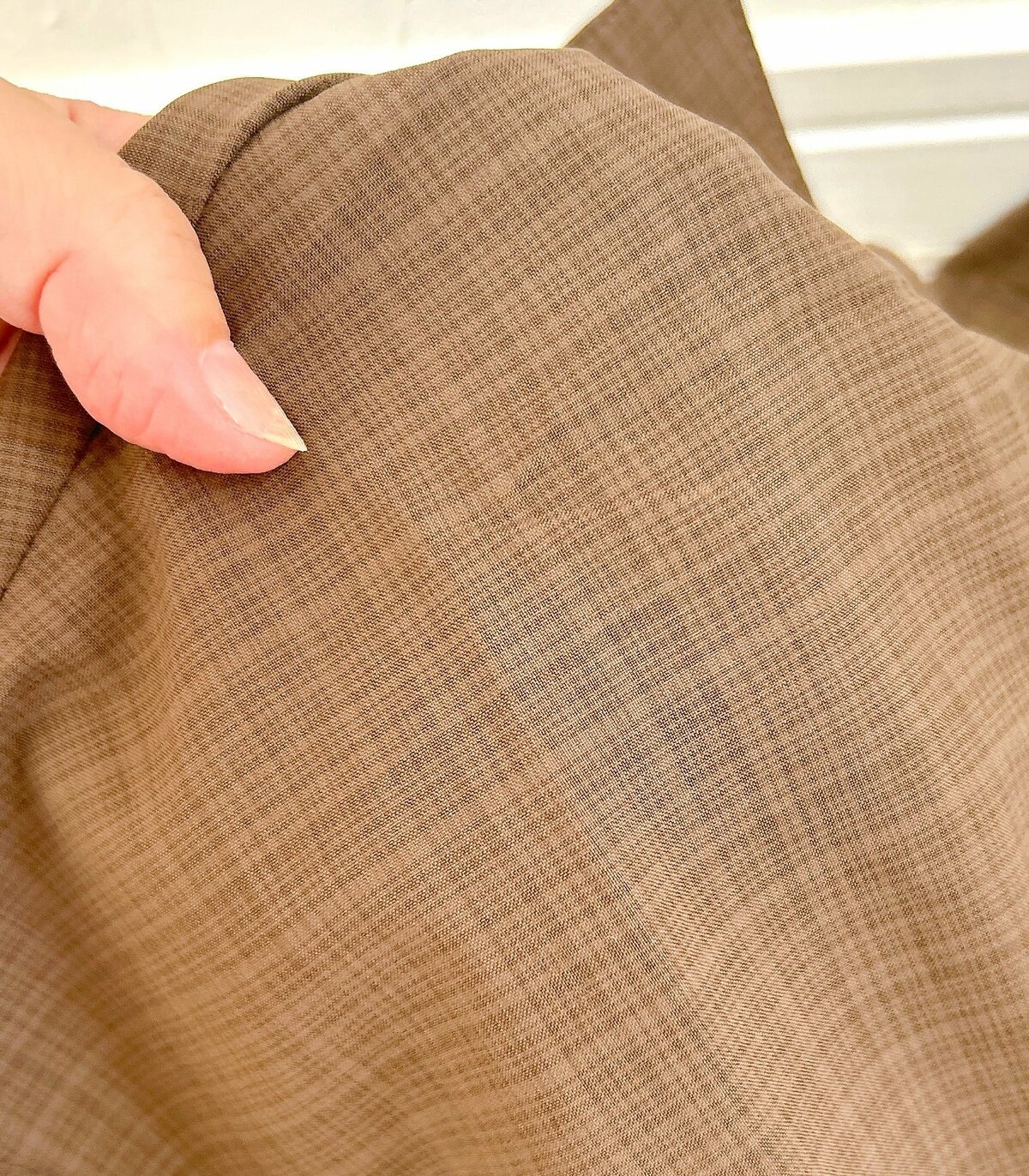 後ろ姿までカワイイ!しまむらの「1639円ブラウス」すぽんと着るだけで美シルエットになる…!